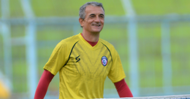 Begini Gaya Permainan Semen Padang Menurut Milomir Seslija