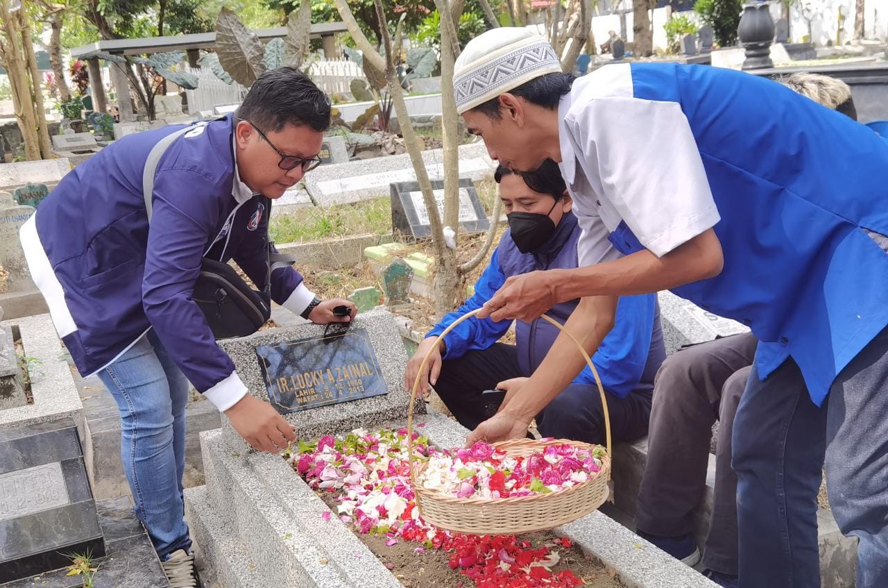 Jelang HUT ke-35 Arema FC, Manajemen Ziarah ke Makam Pendiri 