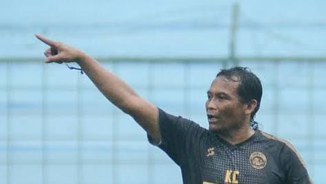 Jabat Pelatih Caretaker, Kuncoro Hormati Almeida dan Mohon Dukungan Aremania 