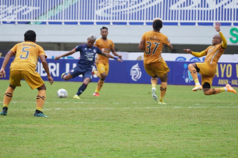 Sempat Tertinggal, Arema FC Akhiri Laga Lawan Bhayangkara FC dengan Hasil Imbang