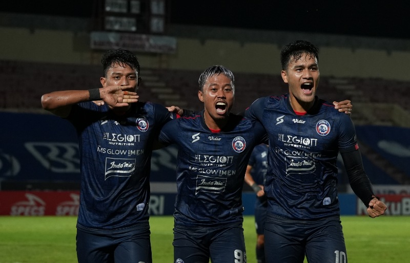  Dua Striker Pecah Telur, Arema FC Tertahan oleh  Gol Menit Akhir Persita