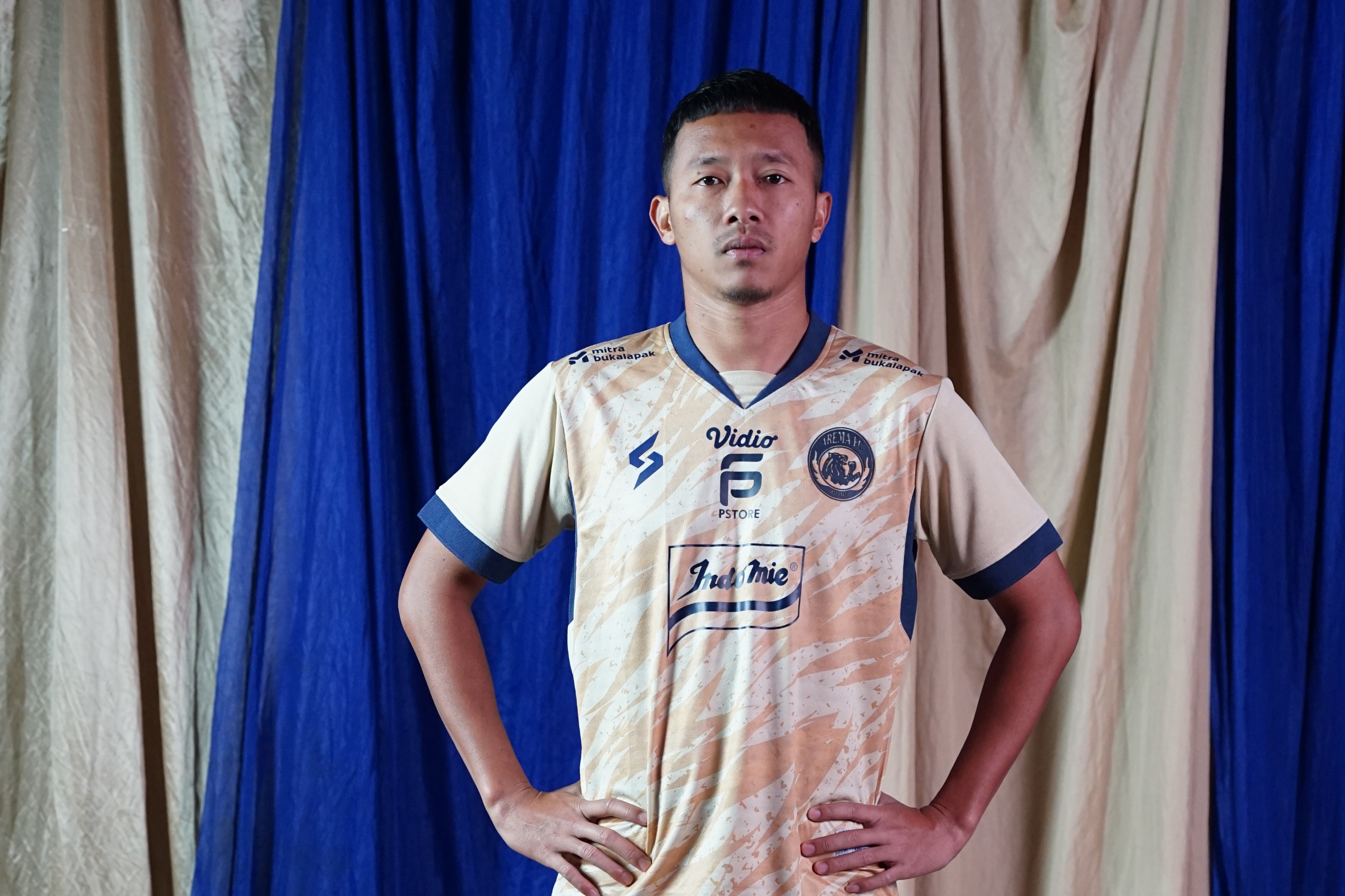 Didominasi Warna Emas, Arema FC Luncurkan Jersey Ketiga