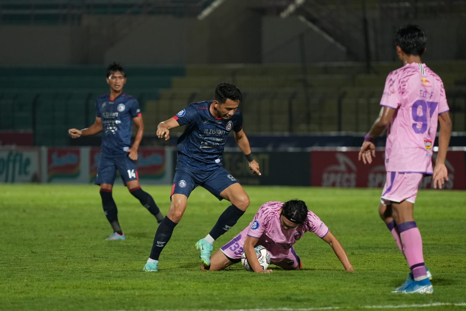 Usai Hasil Imbang Lawan Persita, Eduardo Almeida Tekankan Pemain Lebih Konsentrasi