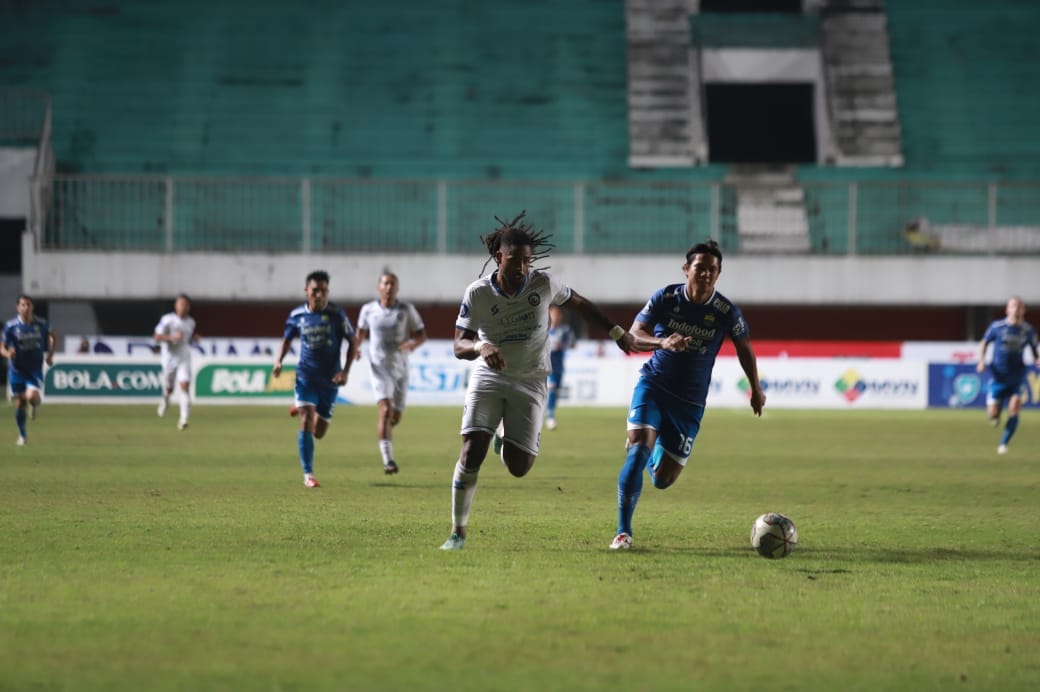 Disiplin Jadi Kunci Arema FC Dapatkan Tiga Poin dari Persib